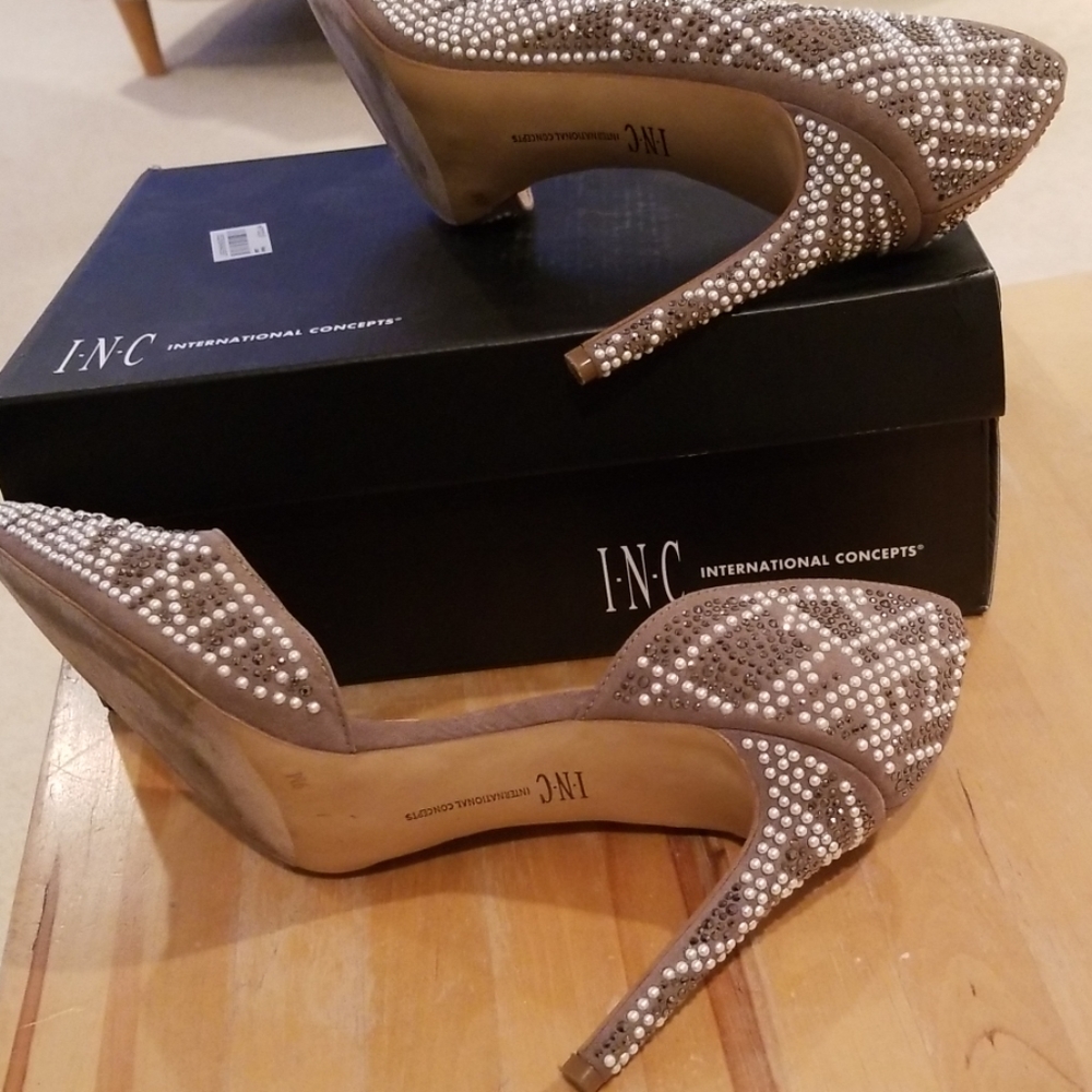 Heels - Picture 5 of 7